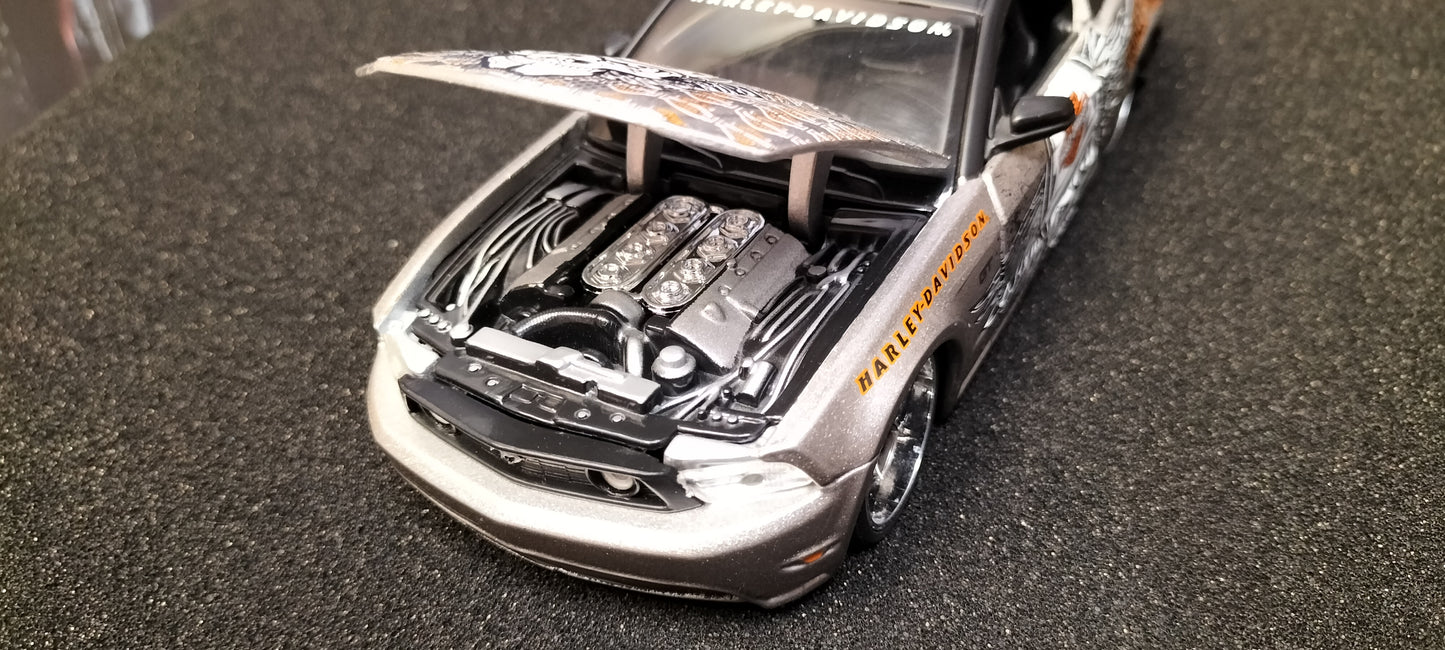 Maisto Design 1/24 Ford Mustang GT Harley Davidson 2011 Skull USED