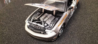 Maisto Design 1/24 Ford Mustang GT Harley Davidson 2011 Skull USED