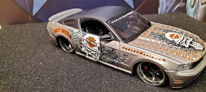 Maisto Design 1/24 Ford Mustang GT Harley Davidson 2011 Skull USED