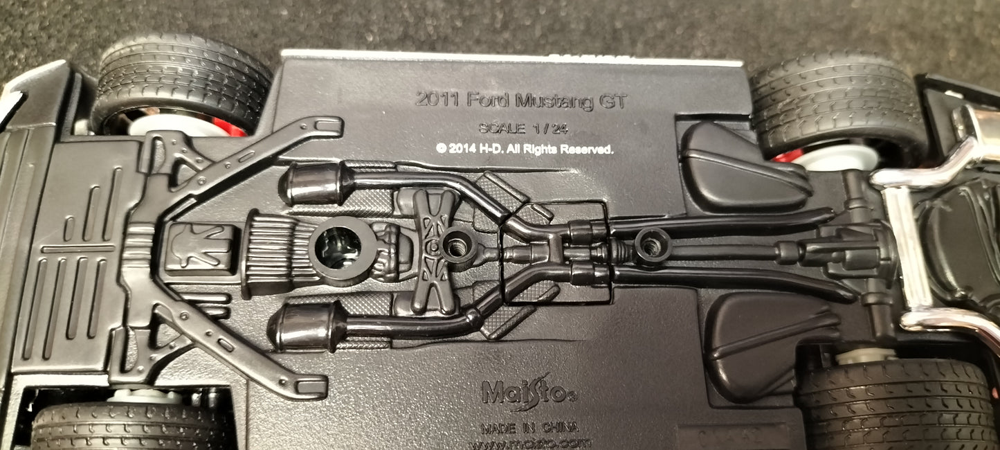 Maisto Design 1/24 Ford Mustang GT Harley Davidson 2011 Skull USED