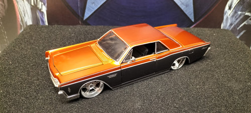 Maisto Design 1/24 Lincoln Continental 1966 Cooper Black USED
