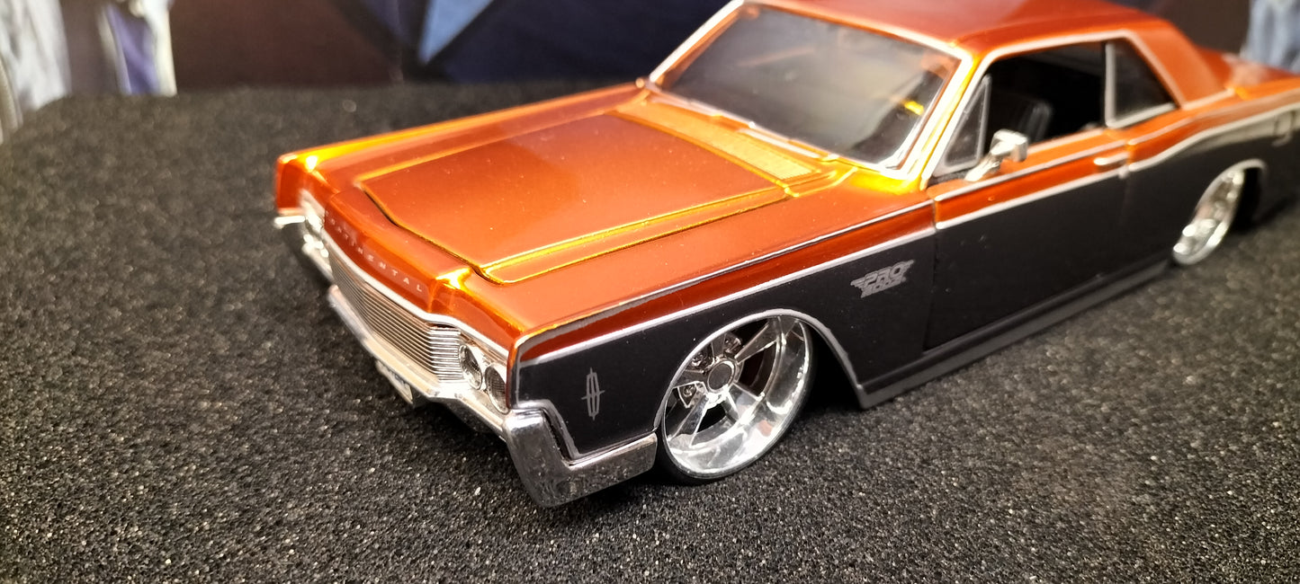 Maisto Design 1/24 Lincoln Continental 1966 Cooper Black USED