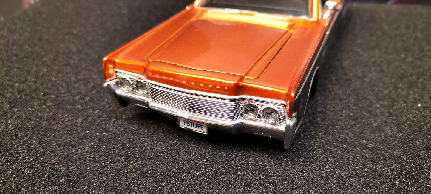 Maisto Design 1/24 Lincoln Continental 1966 Cooper Black USED