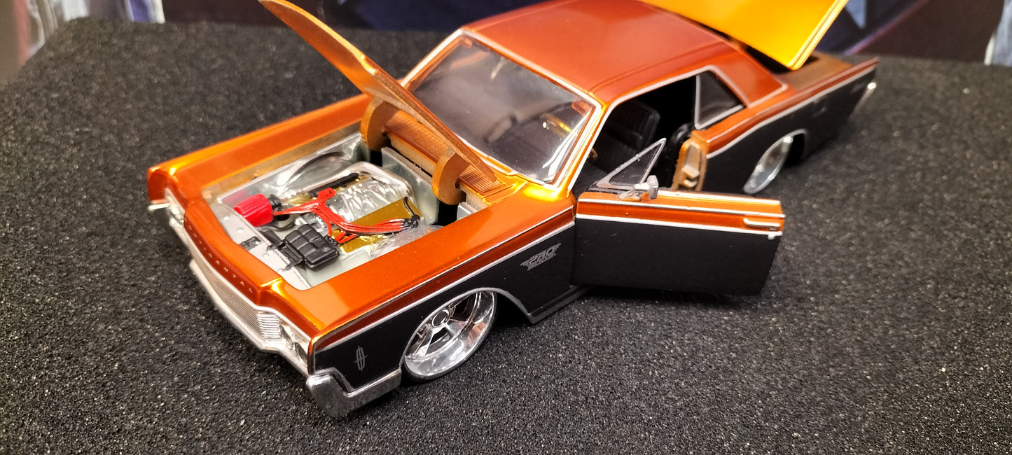 Maisto Design 1/24 Lincoln Continental 1966 Cooper Black USED