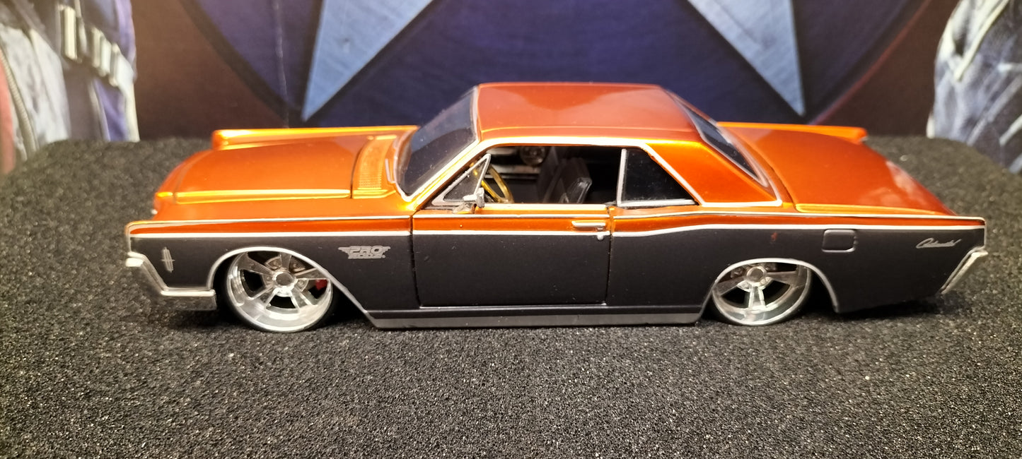 Maisto Design 1/24 Lincoln Continental 1966 Cooper Black USED