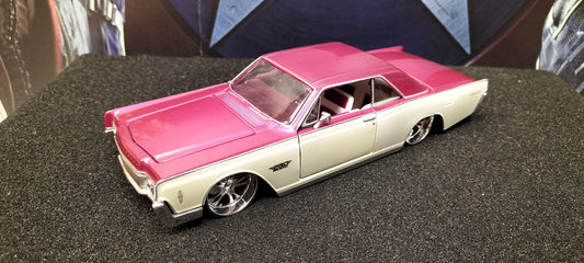 Maisto Design 1/24 Lincoln Continental 1966 Purple White USED