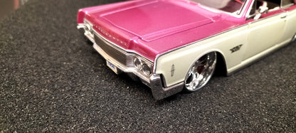 Maisto Design 1/24 Lincoln Continental 1966 Purple White USED