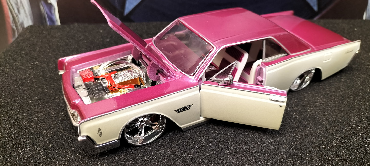 Maisto Design 1/24 Lincoln Continental 1966 Purple White USED