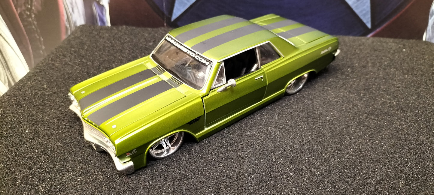Maisto Design 1/24 Chevy Chevelle Malibu 1985 Green Matt USED