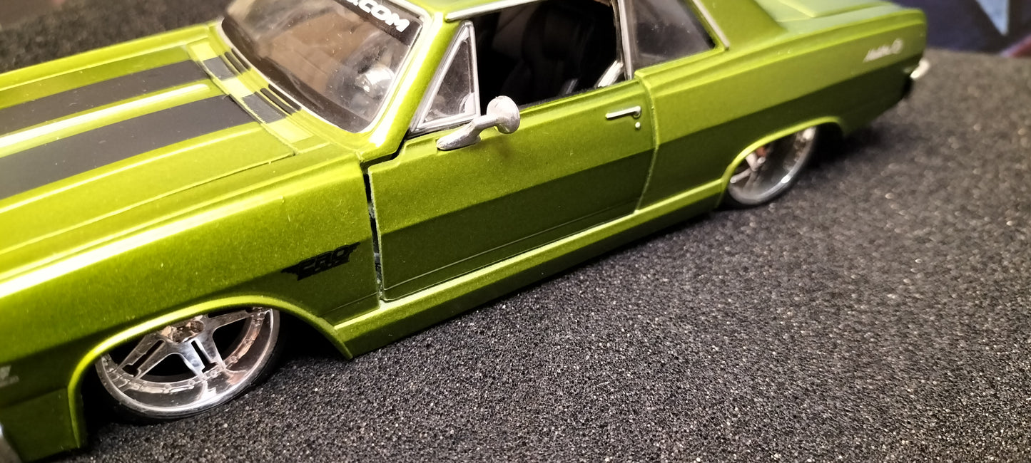 Maisto Design 1/24 Chevy Chevelle Malibu 1985 Green Matt USED