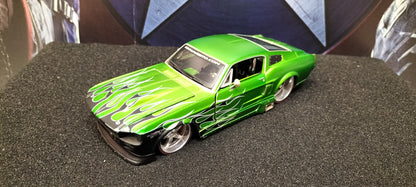 Maisto Design 1/24 Ford Mustang GT 1967 Green Flame USED