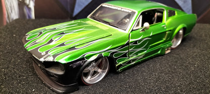 Maisto Design 1/24 Ford Mustang GT 1967 Green Flame USED