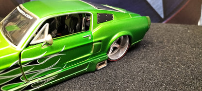 Maisto Design 1/24 Ford Mustang GT 1967 Green Flame USED