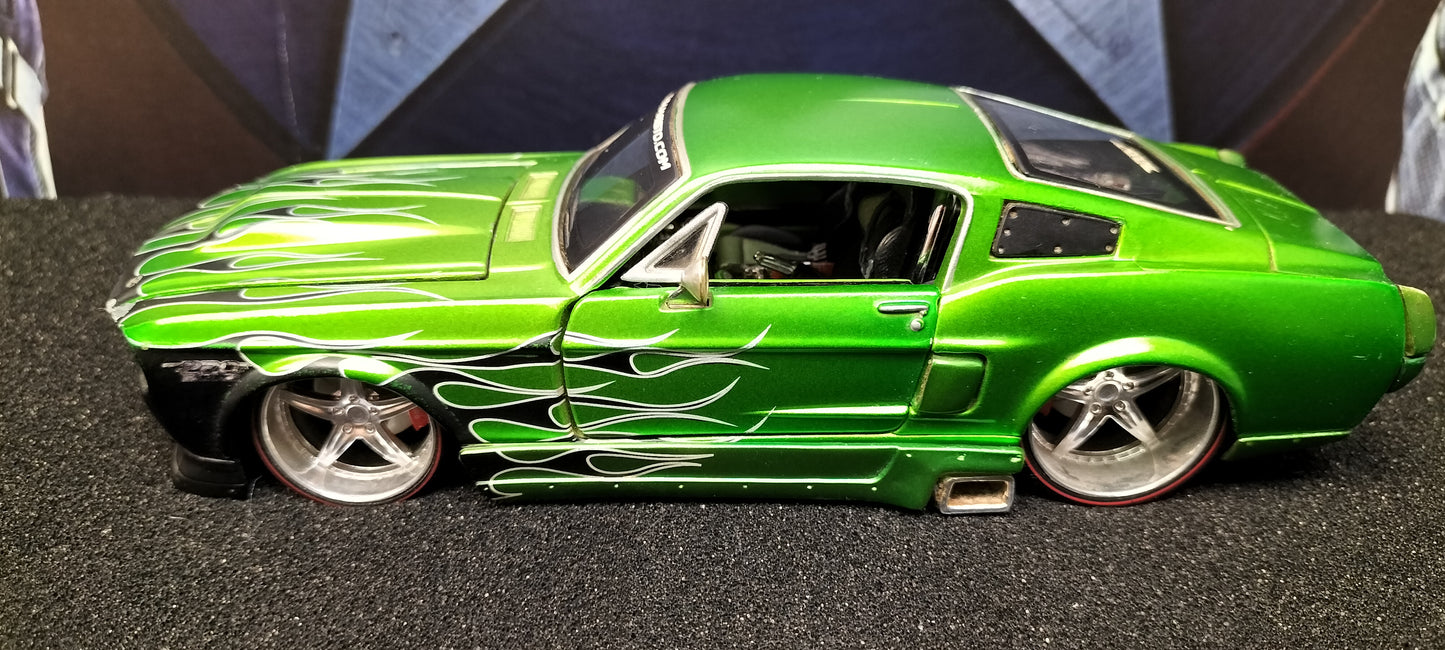 Maisto Design 1/24 Ford Mustang GT 1967 Green Flame USED