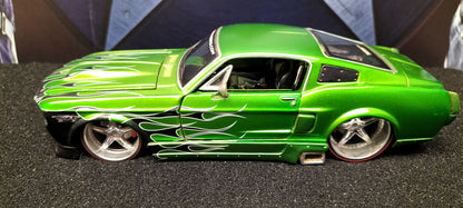 Maisto Design 1/24 Ford Mustang GT 1967 Green Flame USED