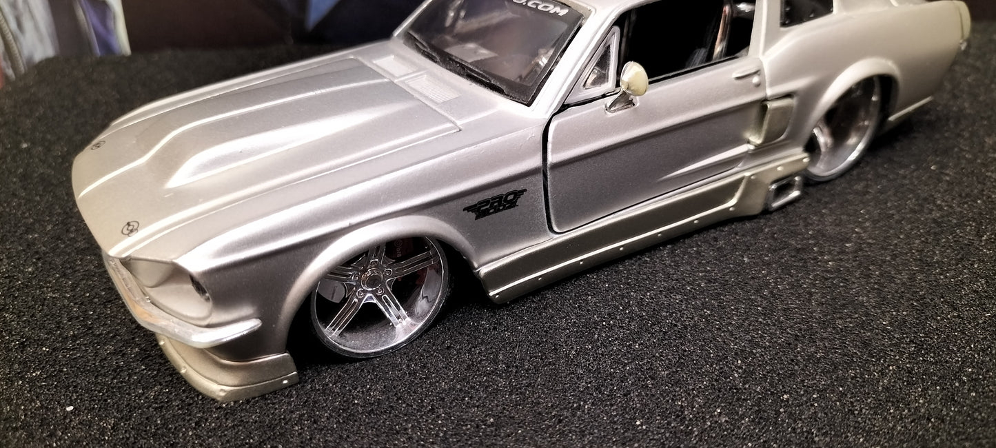 Maisto Design 1/24 Ford Mustang GT 1967 Silver USED