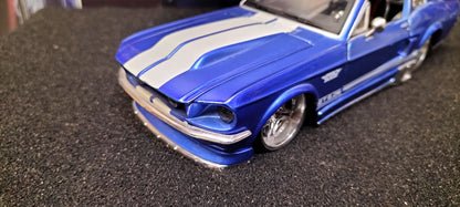 Maisto Design 1/24 Ford Mustang GT 1967 blue White Stripes USED