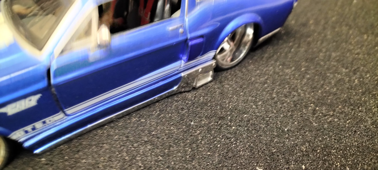 Maisto Design 1/24 Ford Mustang GT 1967 blue White Stripes USED