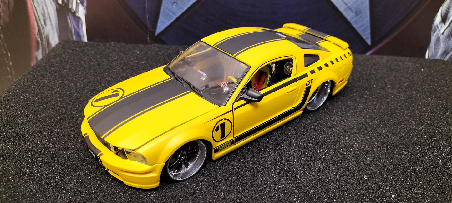 Maisto Design 1/24 Ford Mustang GT 2006 Yellow Matt USED