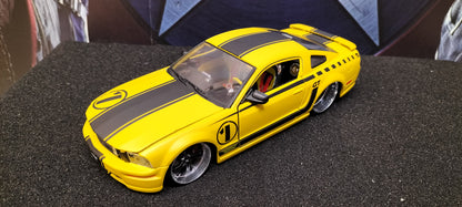 Maisto Design 1/24 Ford Mustang GT 2006 Yellow Matt USED