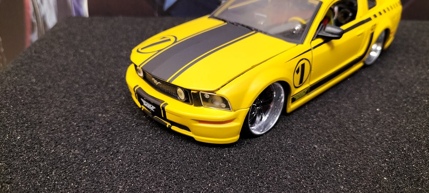 Maisto Design 1/24 Ford Mustang GT 2006 Yellow Matt USED