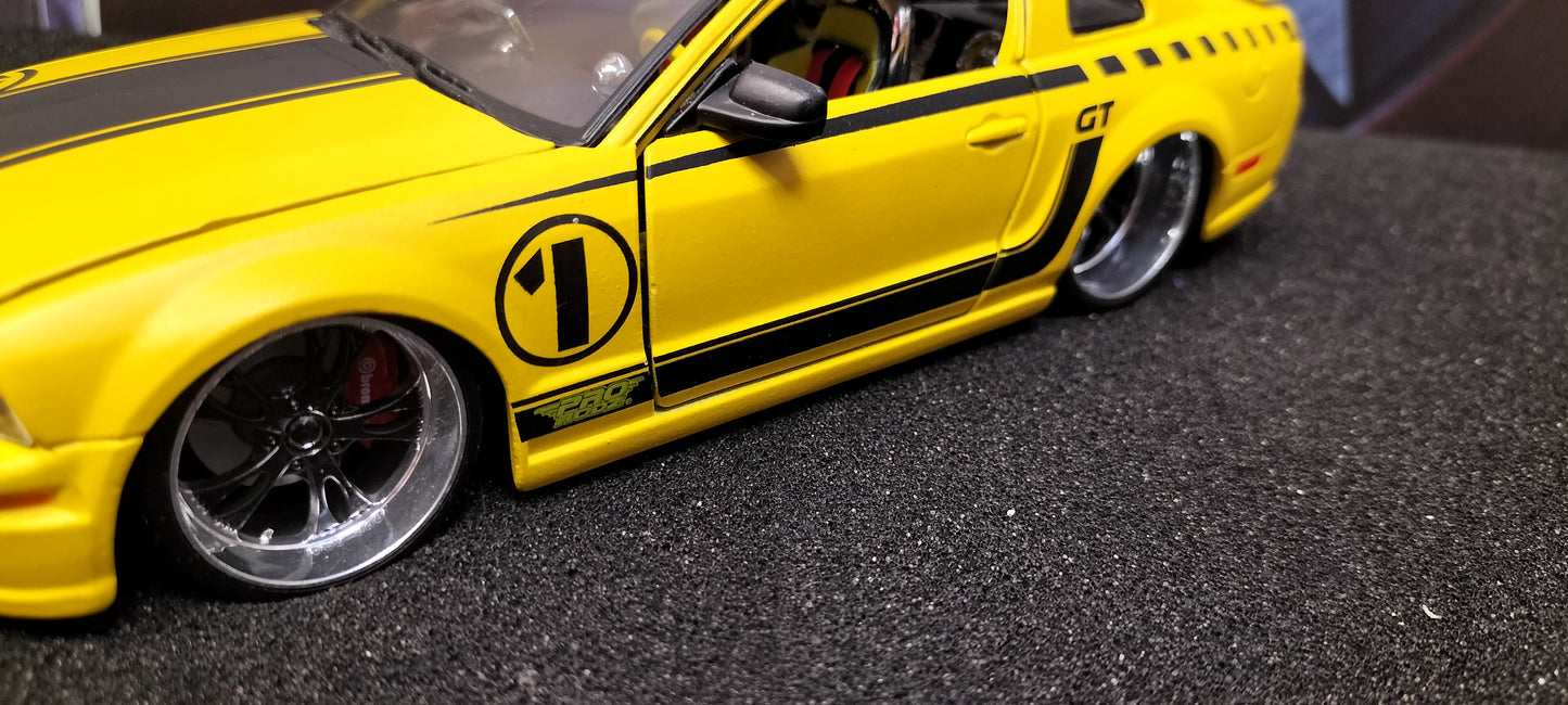 Maisto Design 1/24 Ford Mustang GT 2006 Yellow Matt USED