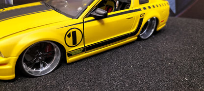 Maisto Design 1/24 Ford Mustang GT 2006 Yellow Matt USED