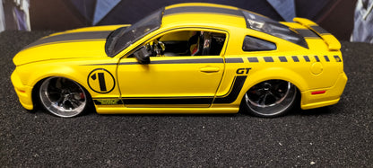 Maisto Design 1/24 Ford Mustang GT 2006 Yellow Matt USED