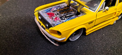Maisto Design 1/24 Ford Mustang GT 1967 Yellow Black Stripes USED