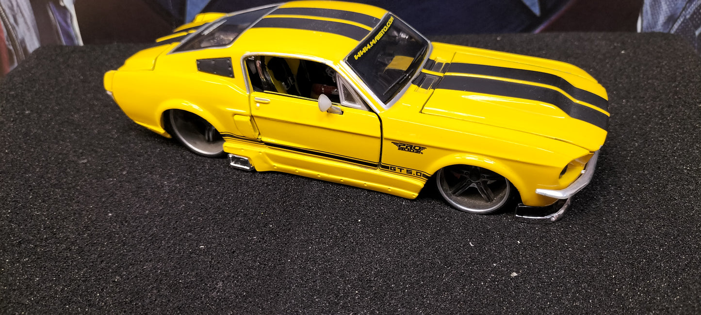 Maisto Design 1/24 Ford Mustang GT 1967 Yellow Black Stripes USED