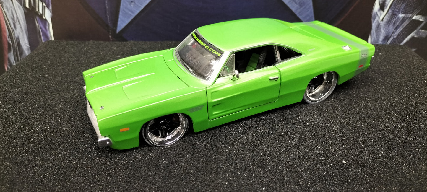 Maisto Design 1/24 Dodge Charger R/T 1969 Green Matt USED