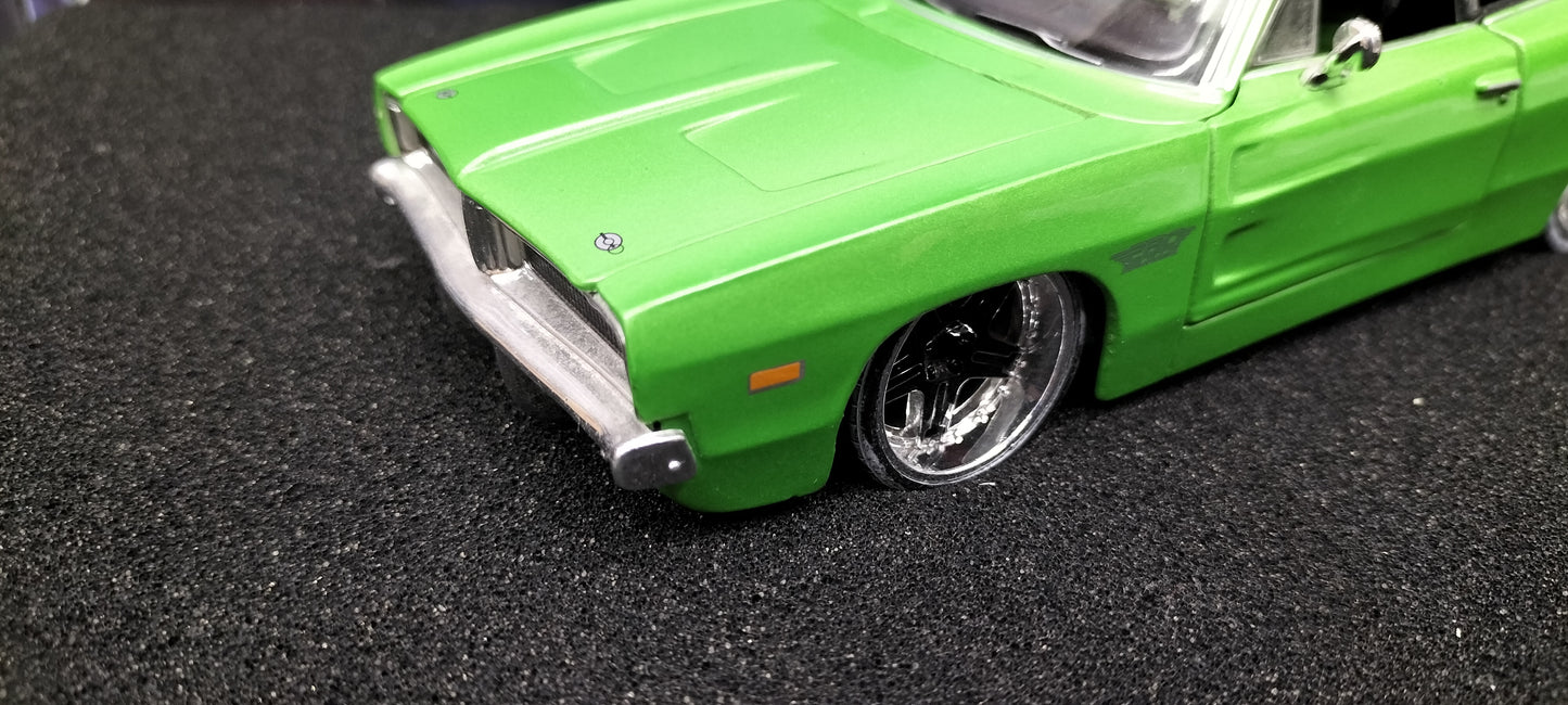 Maisto Design 1/24 Dodge Charger R/T 1969 Green Matt USED
