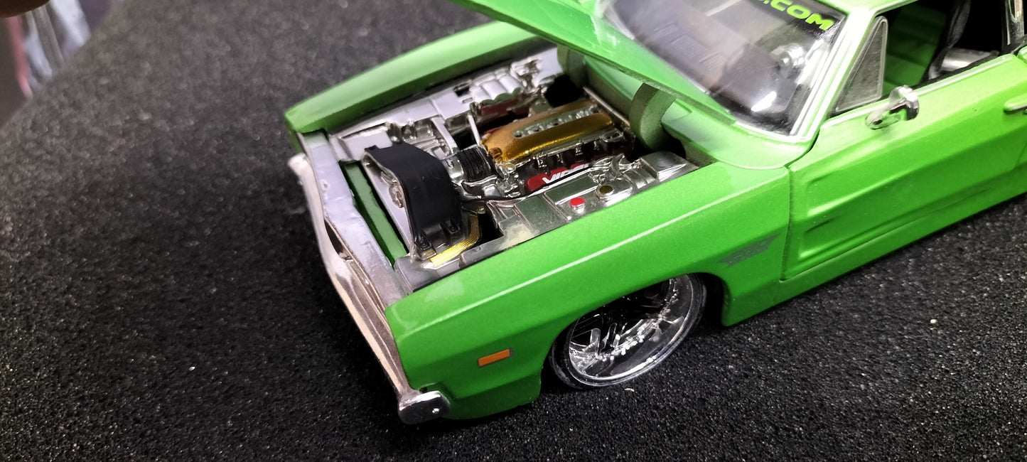 Maisto Design 1/24 Dodge Charger R/T 1969 Green Matt USED