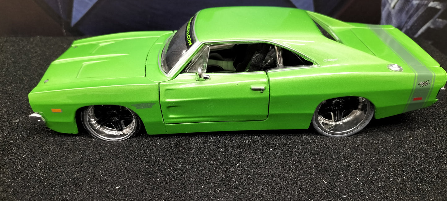 Maisto Design 1/24 Dodge Charger R/T 1969 Green Matt USED