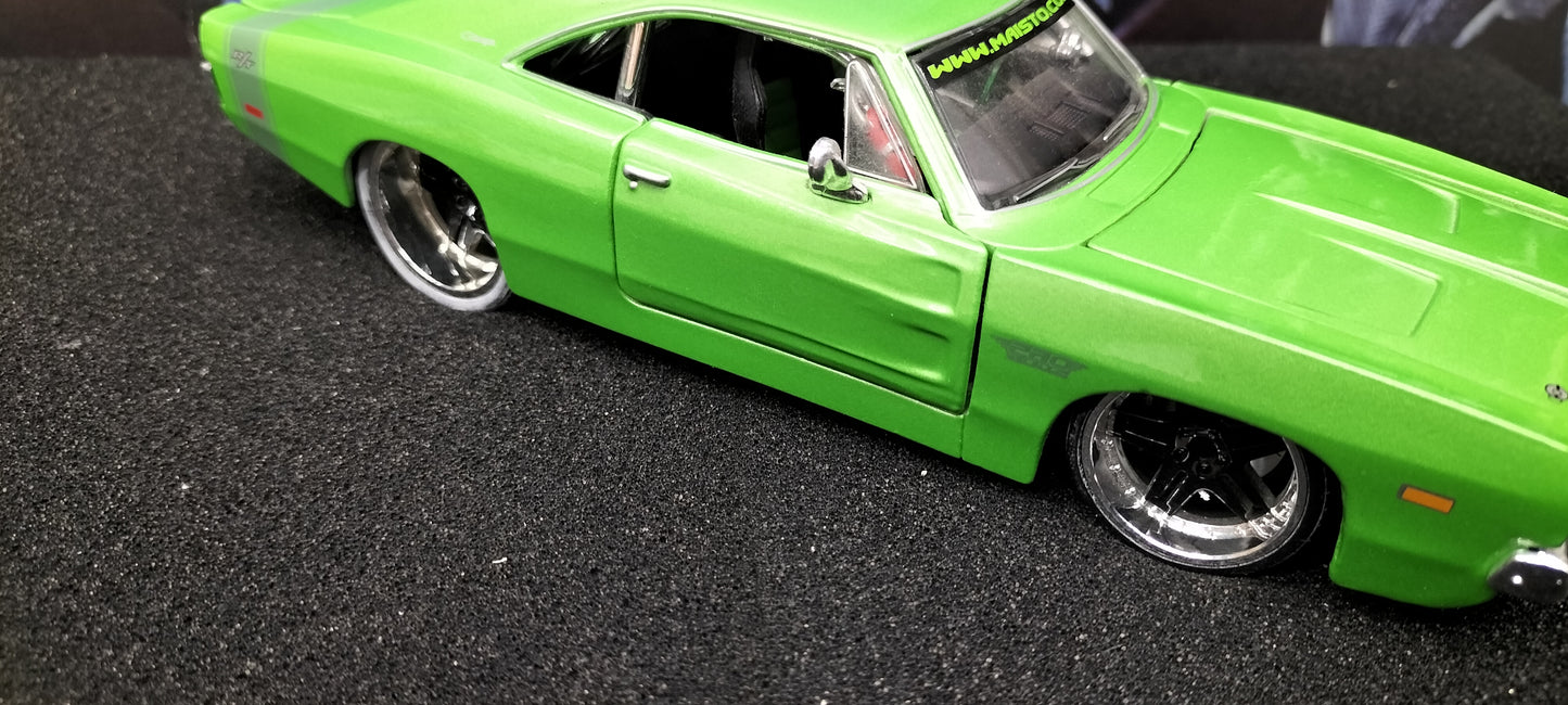 Maisto Design 1/24 Dodge Charger R/T 1969 Green Matt USED