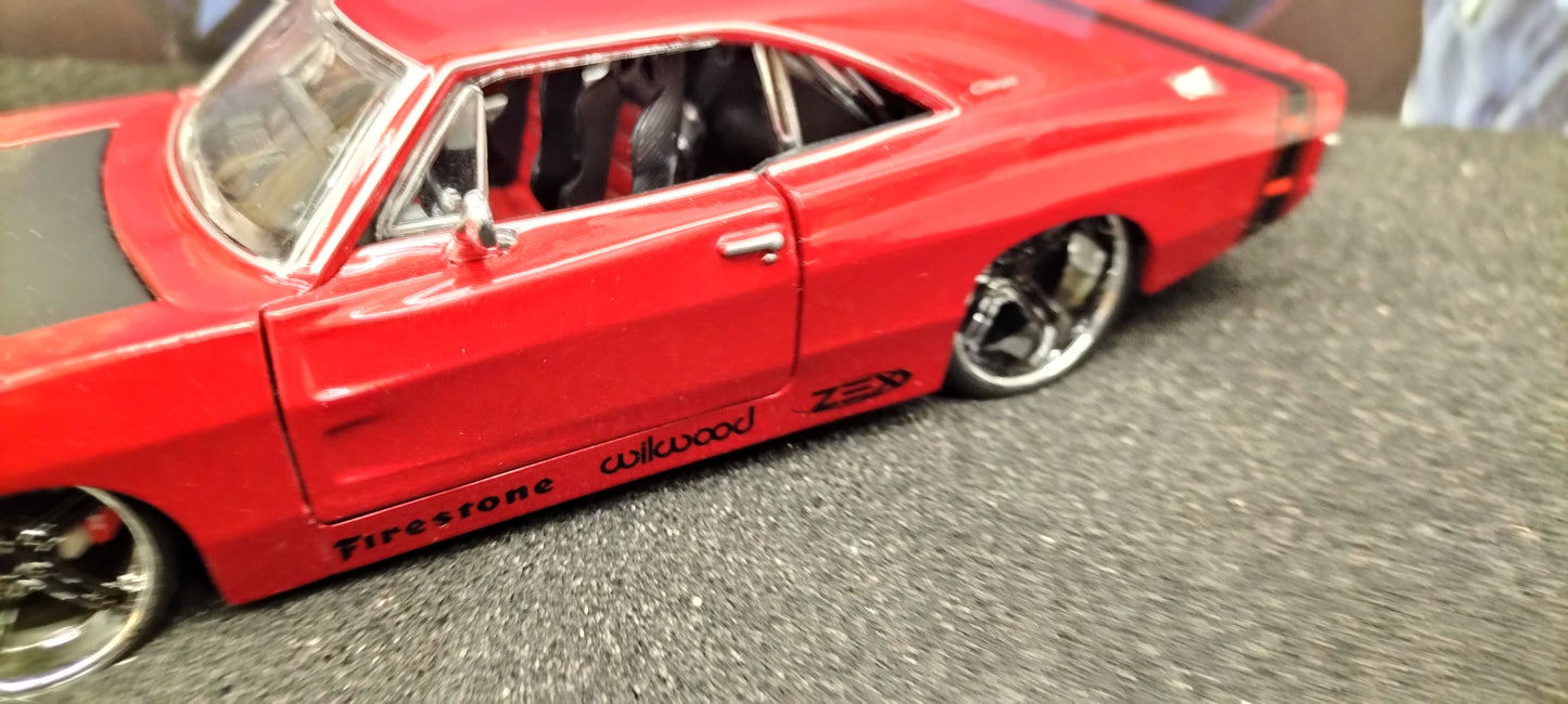 Maisto Design 1/24 Dodge Charger R/T 1969 Candy Red USED