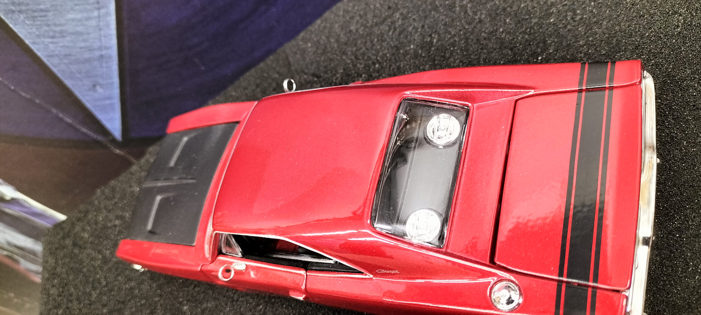 Maisto Design 1/24 Dodge Charger R/T 1969 Candy Red USED
