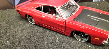 Maisto Design 1/24 Dodge Charger R/T 1969 Candy Red USED
