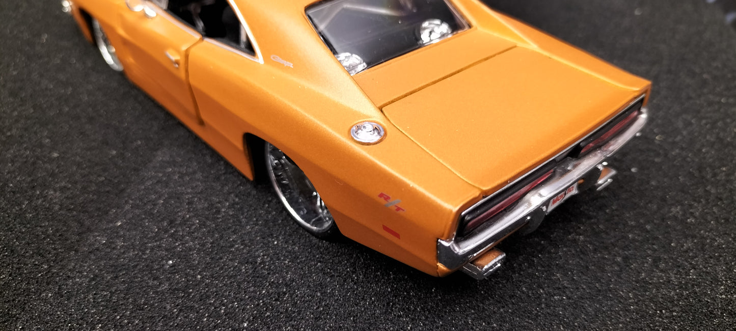 Maisto Design 1/24 Dodge Charger R/T 1969 Orange Matt USED