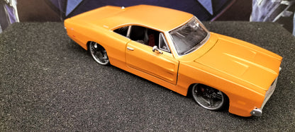 Maisto Design 1/24 Dodge Charger R/T 1969 Orange Matt USED