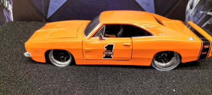 Maisto Design 1/24 Dodge Charger R/T 1969 Orange H-D USED