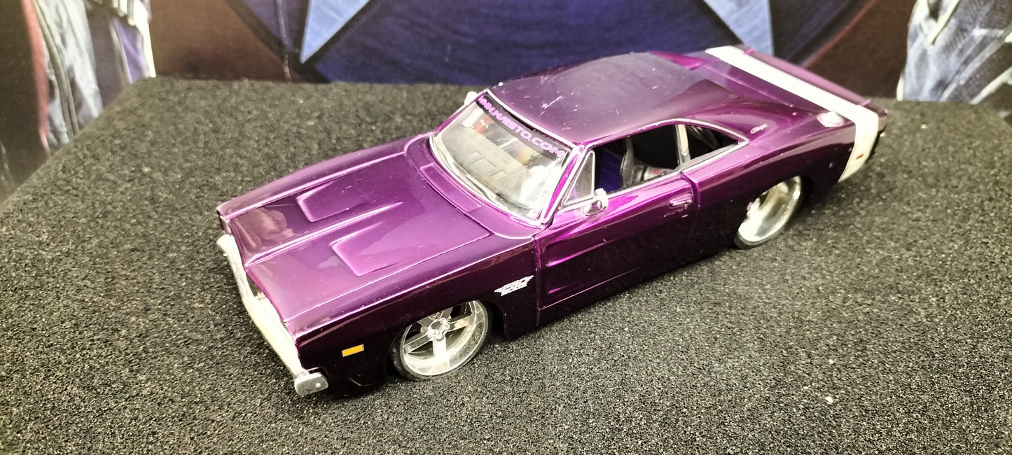 Maisto Design 1/24 Dodge Charger R/T 1969 Purple USED