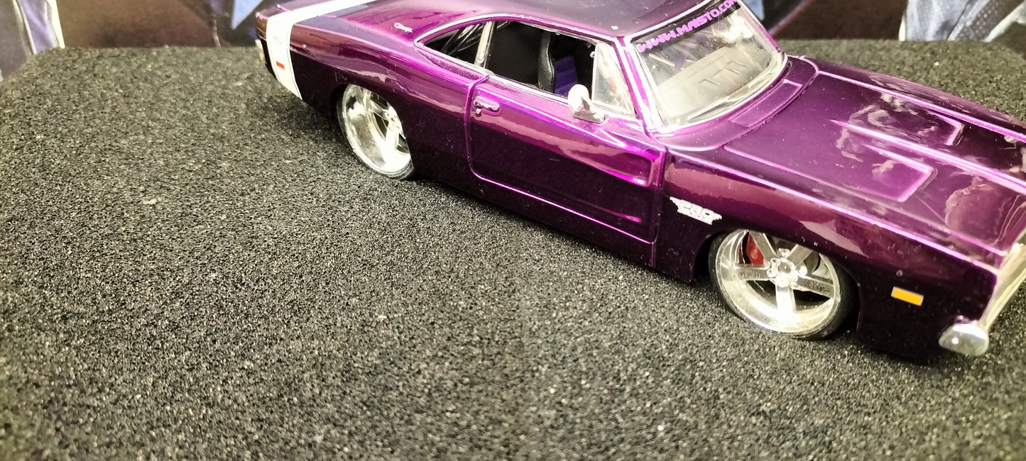 Maisto Design 1/24 Dodge Charger R/T 1969 Purple USED
