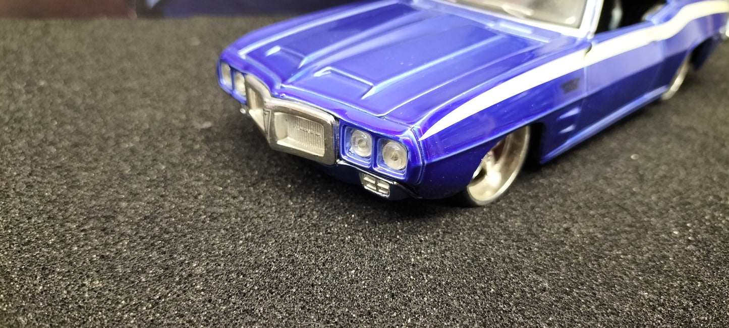 Maisto Design 1/24 Pontiac Firebird 1969 Set 2pcs USED