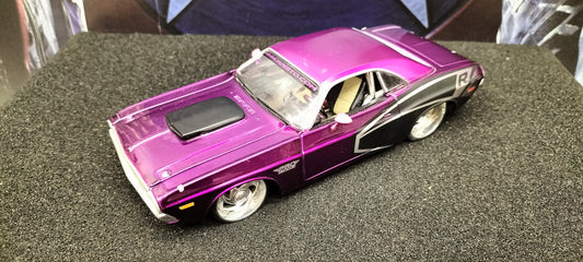 Maisto Design 1/24 Dodge Challenger R/T 1970 Purple Black Matt USED