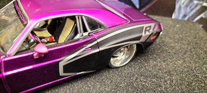 Maisto Design 1/24 Dodge Challenger R/T 1970 Purple Black Matt USED