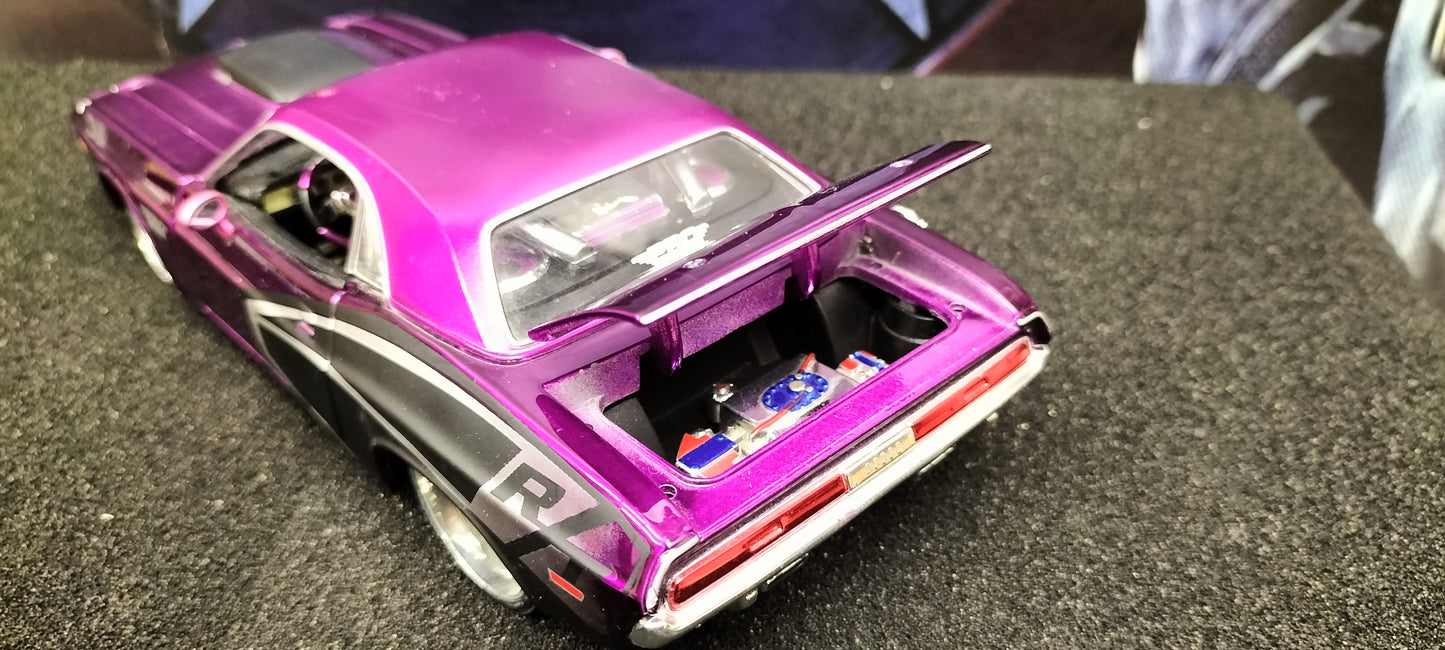 Maisto Design 1/24 Dodge Challenger R/T 1970 Purple Black Matt USED