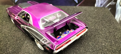 Maisto Design 1/24 Dodge Challenger R/T 1970 Purple Black Matt USED