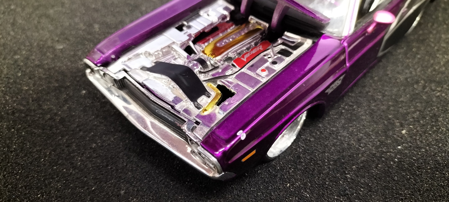 Maisto Design 1/24 Dodge Challenger R/T 1970 Purple Black Matt USED