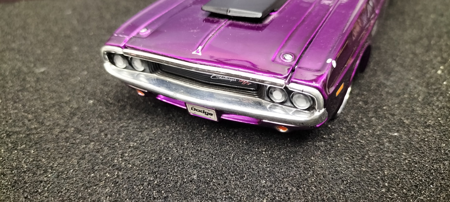 Maisto Design 1/24 Dodge Challenger R/T 1970 Purple Black Matt USED